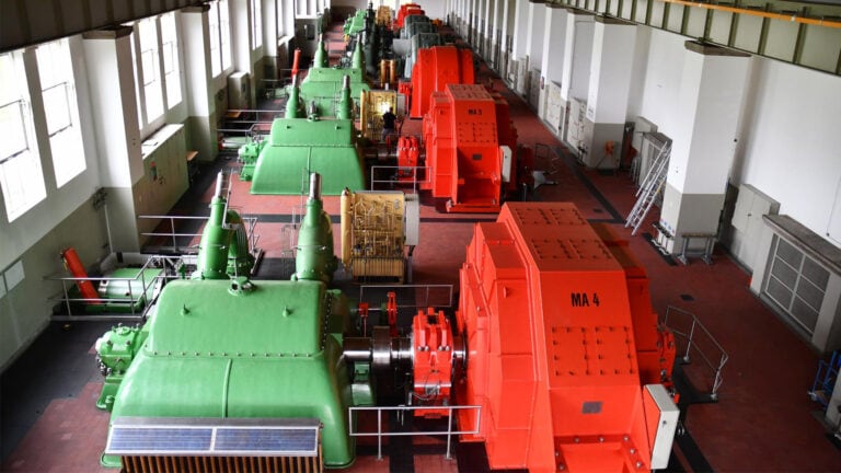 Industriemaschinen in einer Kraftwerksanlage