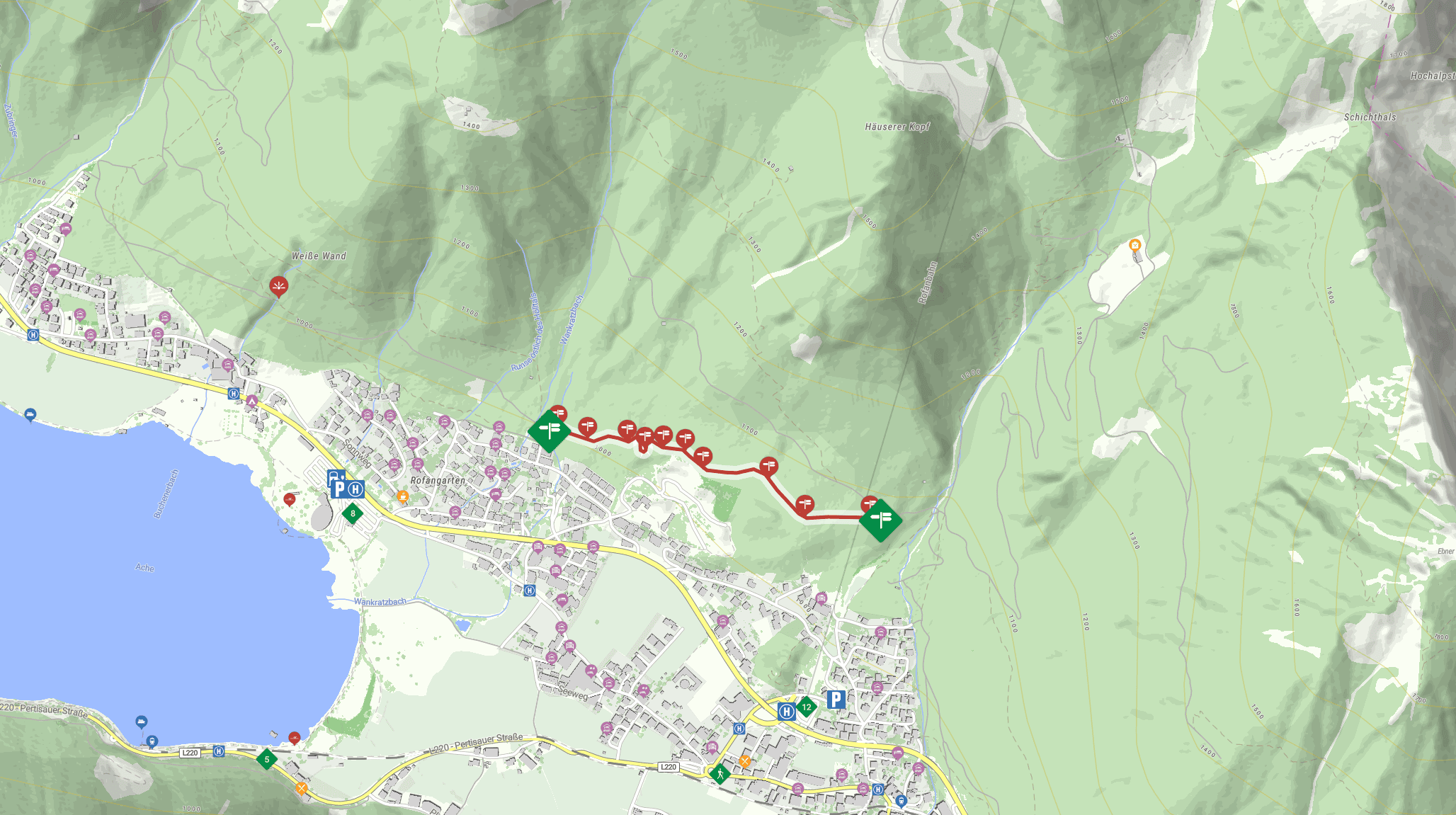 Wanderkarte mit Route in bergigem Gebiet.